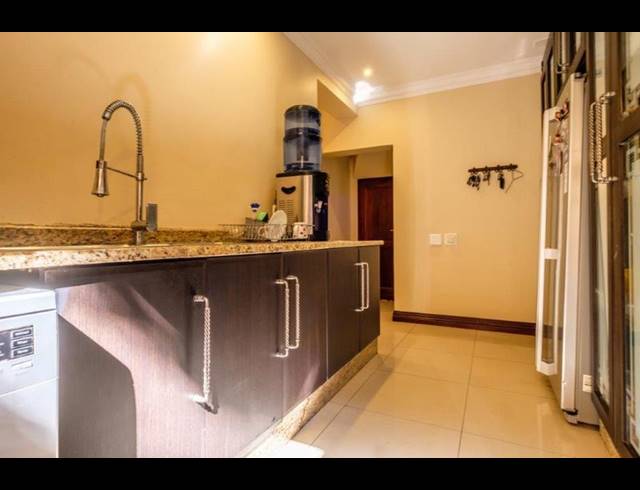 5 BEDROOM HOUSE FOR SALE IN GLENVISTA